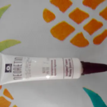 Discrom control fluide dépigmentant, Neoretin