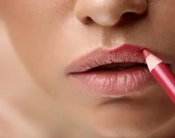 recherche crayon à lèvres, Inconnue