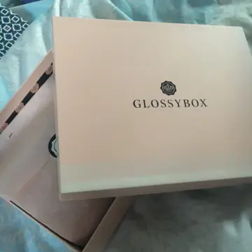 plus disponible - je n'arrive pas à supprimer, Glossybox
