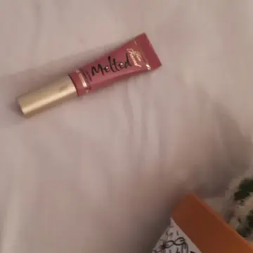 Melted chihuahua, Too Faced