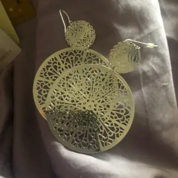 Boucles d’oreilles, Inconnue