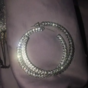 Boucles d’oreilles, Inconnue