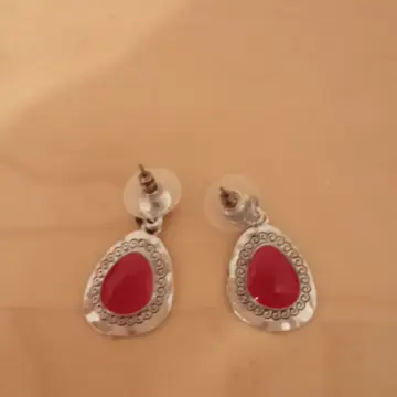 boucles d'oreilles, Inconnue