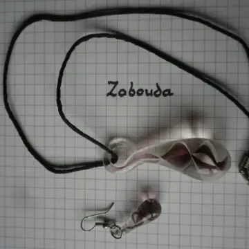 collier + 1 BO verre blanc+violet, Inconnue