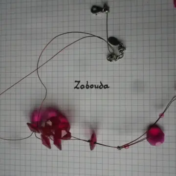 collier rose, Yves Rocher