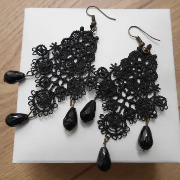 Boucles d'oreilles dentelle, Inconnue