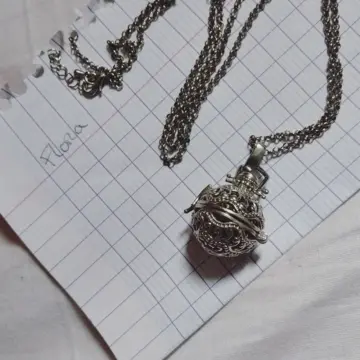 Collier, Inconnue