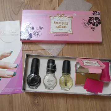 Kit nail art, Konad