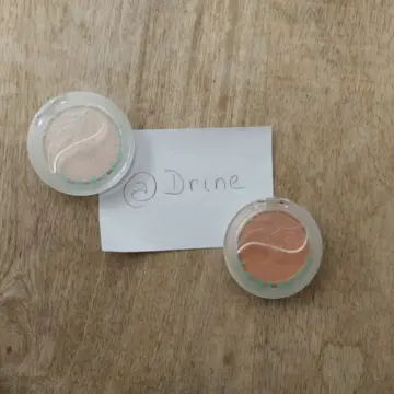 Fards à paupière (corail et rose très pâle / blanc cassé), Luminelle