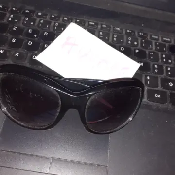 lunette de soleil, Aucune