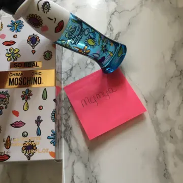So real Cheap & Chic, Moschino
