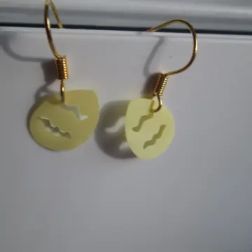 B.O. oeufs jaunes., Claire's
