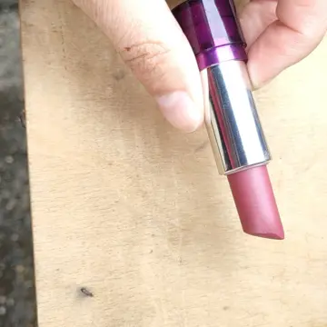 Rouge à lèvres rose foncé, Yves Rocher