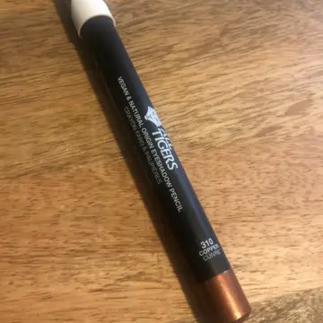 crayon fard à paupières, Inconnue