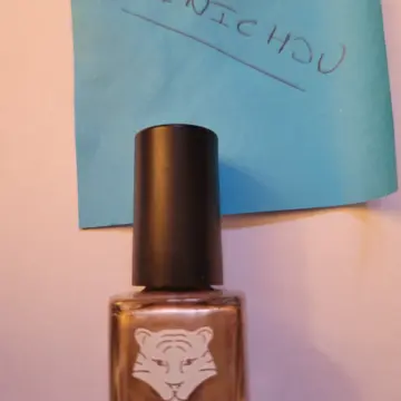 Vernis à ongles, Inconnue