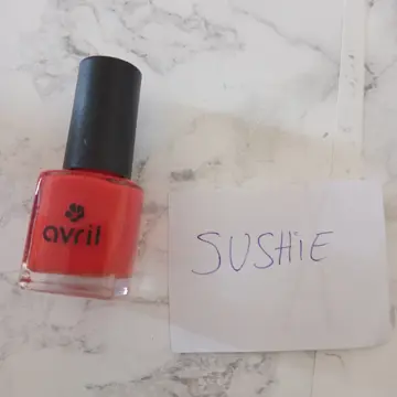 Vernis rouge bio, Avril