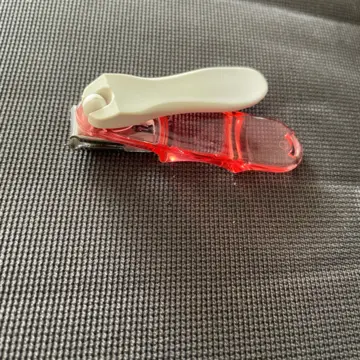 Coupe ongles, Inconnue