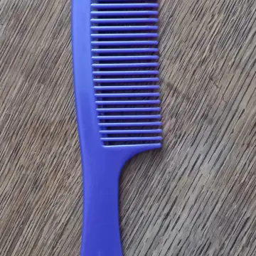 Peigne violet., Inconnue