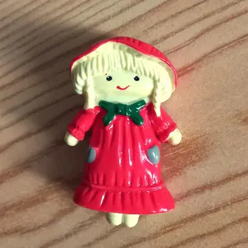 Broche poupée., Poupée Rousse