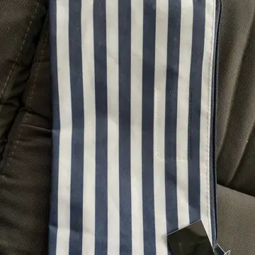 Trousse beauté, Inconnue