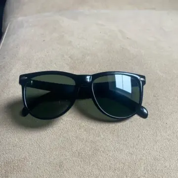 Lunettes de soleil noir, Inconnue