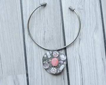 collier, Jacqueline Riu