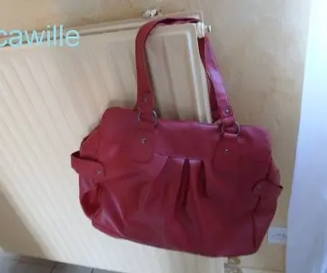 sac rouge, Inconnue
