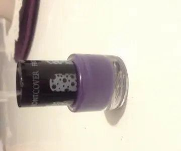 Vernis violet, Front Cover