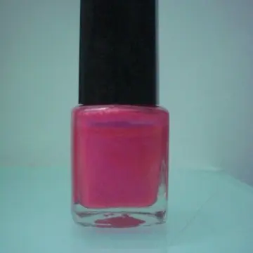 Vernis à ongles rose, Inconnue