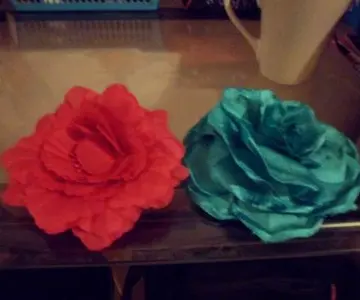 2 pince  pour les cheveu fleur ou broche, Inconnue