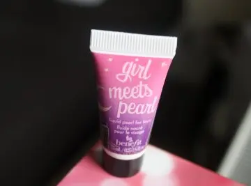 Girl meets pearl, Benefit