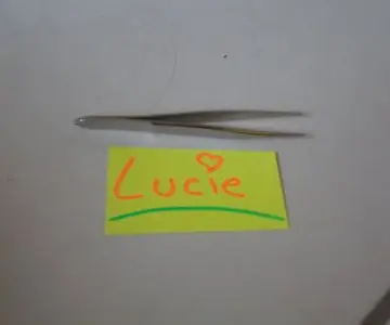 pince a epiler, Inconnue