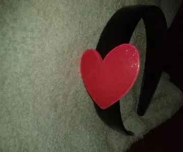 Serre tête Coeur, Inconnue