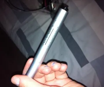 Anti cernes neuf, Suhada
