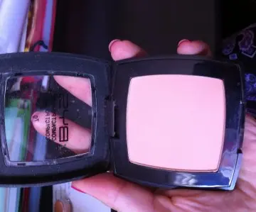 Poudre compacte, BYS maquillage