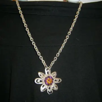 collier fleur, Inconnue