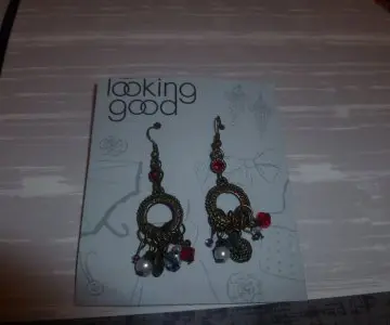 Boucles d'oreilles Doré et rouge, Inconnue