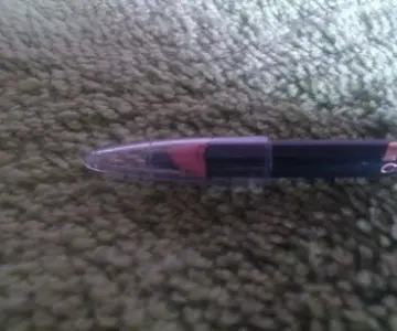 Crayon yeux et lèvre, Modélite