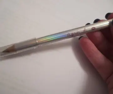 crayon contour lèvres effet volume, Agnès b.