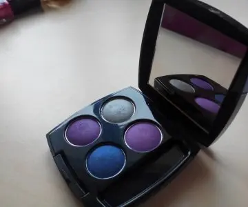 Fàp tons violets, Avon