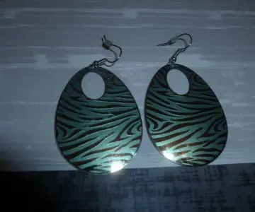 Boucles d'oreilles vertes et dorés, Inconnue