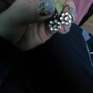 Boucle d'oreille, Inconnue