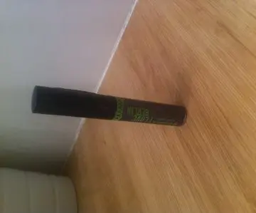 liquid eyeliner, Essence