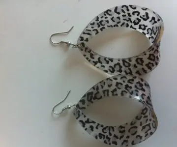 Boucle d'oreille, Inconnue