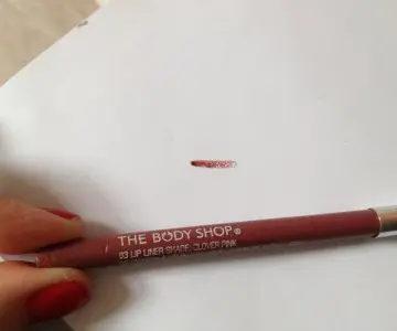 crayon à lèvres nuance fleur de trèfle, The Body Shop