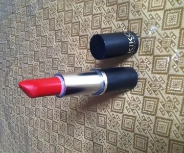Rouge à lèvres rouge matte, KIKO