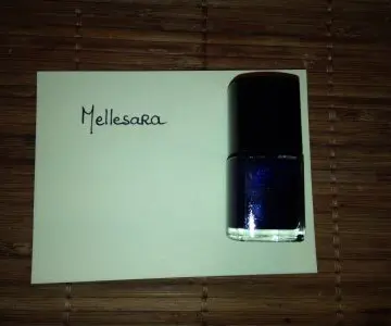 Vernis bleu nuit, Elisance