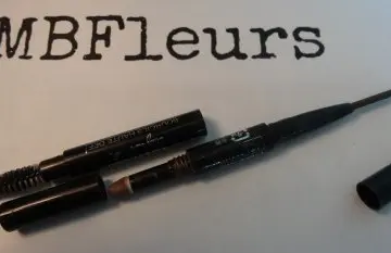 crayon a sourcils, Agnès b.
