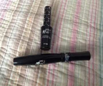 Mascara et liner, Yes Love