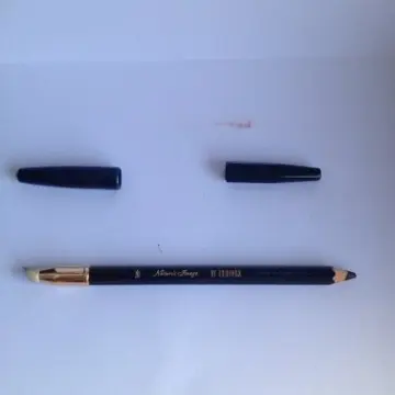 crayon à oeil marron, Inconnue